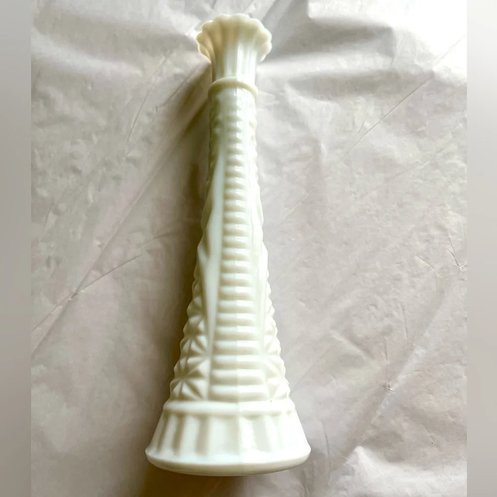 EUC! 9” White Milk Glass Vase #17 VTG